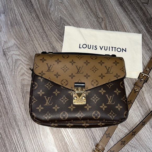 Authentic Louis Vuitton reverse Pochette Métis - Picture 9 of 17